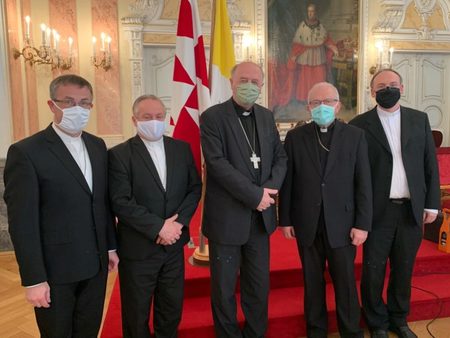 Slovo biskupů k uvolňování pandemických opatření